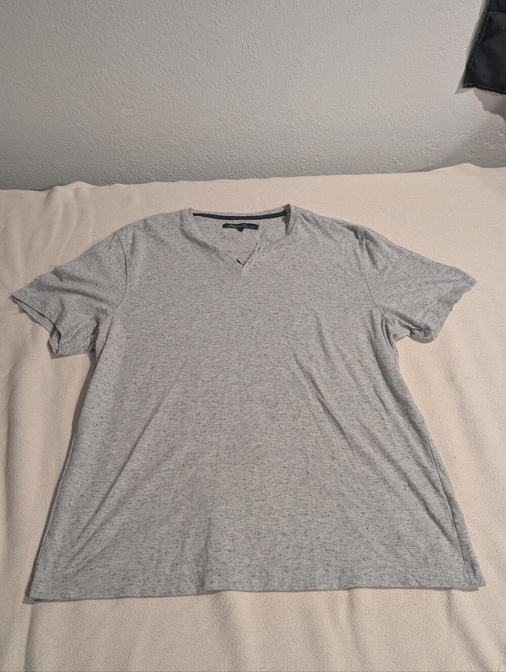 Kenneth Cole New York Light Heather Gray V-Neck Short Sleeve Tee
